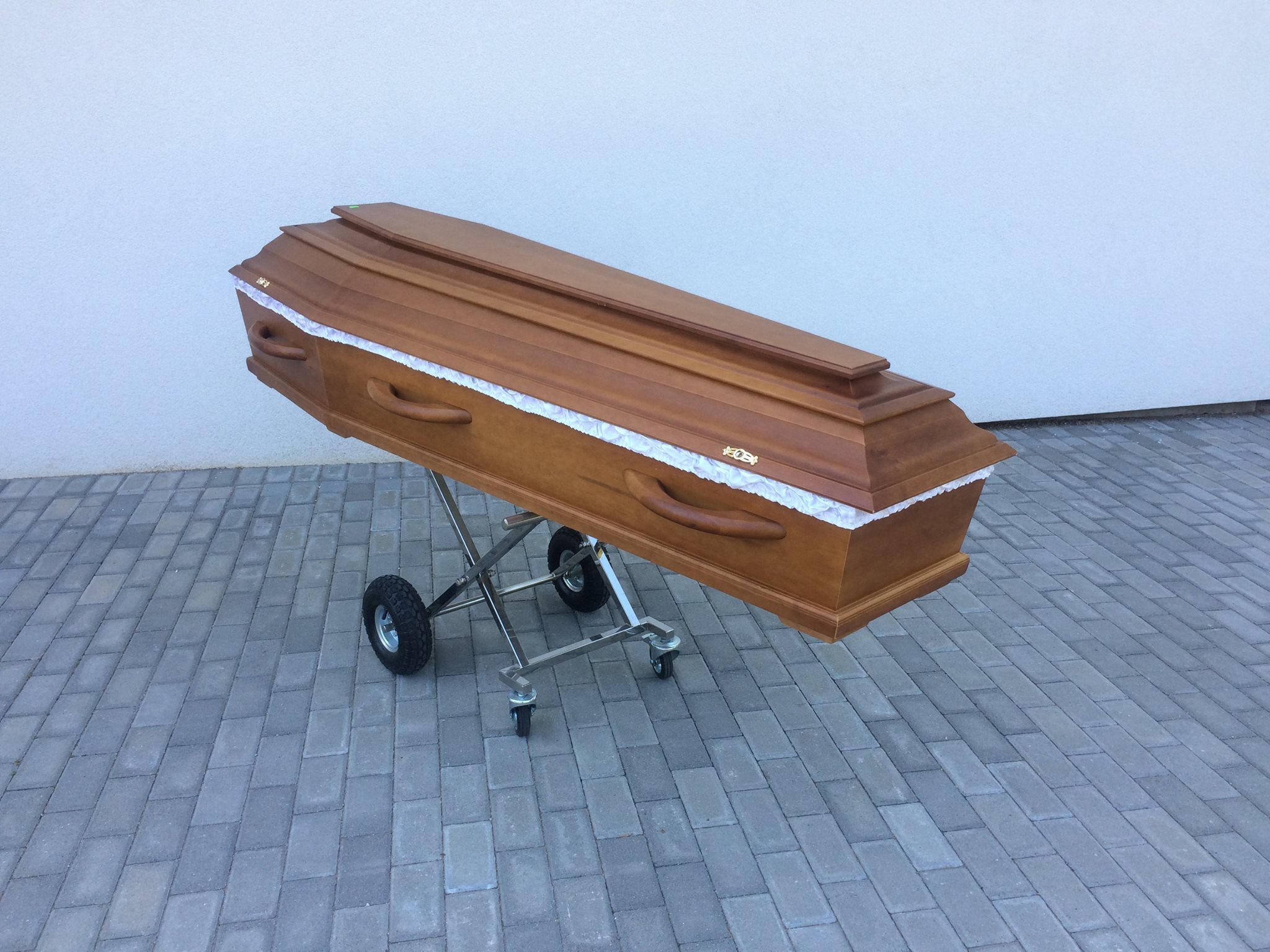 Apbedīšanas nams – krematorija. Sertificēts morgs un transports